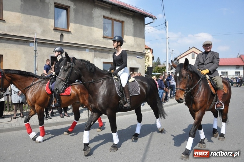 Zdjęcie w galerii na portalu naszraciborz.pl: Procesja konna w Pietrowicach Wielkich z premierem na pokładzie [FOTO i WIDEO] wiadomości z regionu