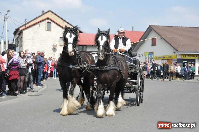 Zdjęcie w galerii na portalu naszraciborz.pl: Procesja konna w Pietrowicach Wielkich z premierem na pokładzie [FOTO i WIDEO] wiadomości z regionu