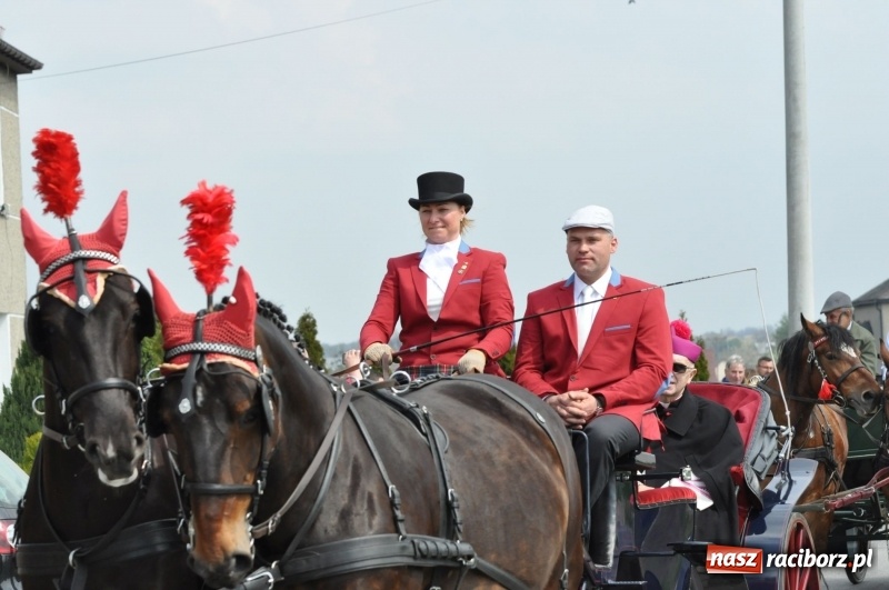 Zdjęcie w galerii na portalu naszraciborz.pl: Procesja konna w Pietrowicach Wielkich z premierem na pokładzie [FOTO i WIDEO] wiadomości z regionu