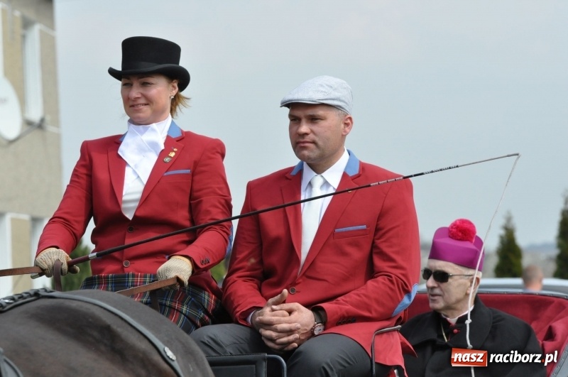 Zdjęcie w galerii na portalu naszraciborz.pl: Procesja konna w Pietrowicach Wielkich z premierem na pokładzie [FOTO i WIDEO] wiadomości z regionu