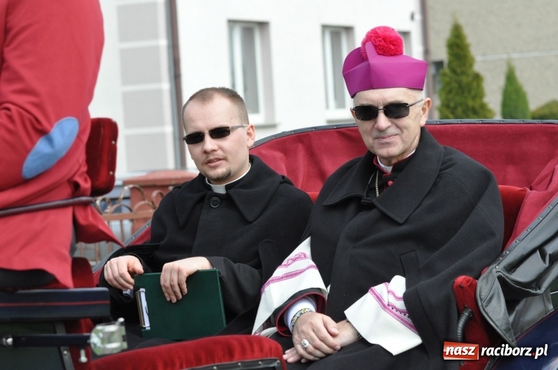 Zdjęcie w galerii na portalu naszraciborz.pl: Procesja konna w Pietrowicach Wielkich z premierem na pokładzie [FOTO i WIDEO] wiadomości z regionu