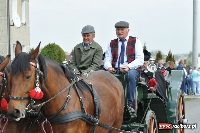 Zdjęcie w galerii na portalu naszraciborz.pl: Procesja konna w Pietrowicach Wielkich z premierem na pokładzie [FOTO i WIDEO] wiadomości z regionu