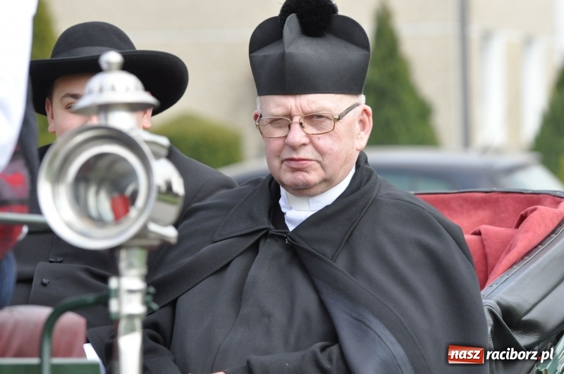 Zdjęcie w galerii na portalu naszraciborz.pl: Procesja konna w Pietrowicach Wielkich z premierem na pokładzie [FOTO i WIDEO] wiadomości z regionu