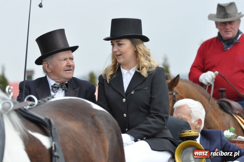 Zdjęcie w galerii na portalu naszraciborz.pl: Procesja konna w Pietrowicach Wielkich z premierem na pokładzie [FOTO i WIDEO] wiadomości z regionu