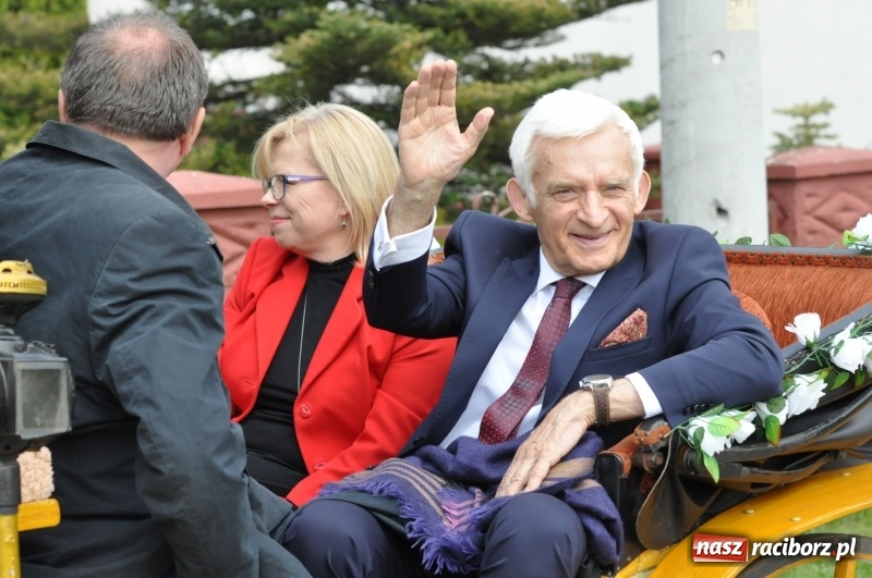 Zdjęcie w galerii na portalu naszraciborz.pl: Procesja konna w Pietrowicach Wielkich z premierem na pokładzie [FOTO i WIDEO] wiadomości z regionu