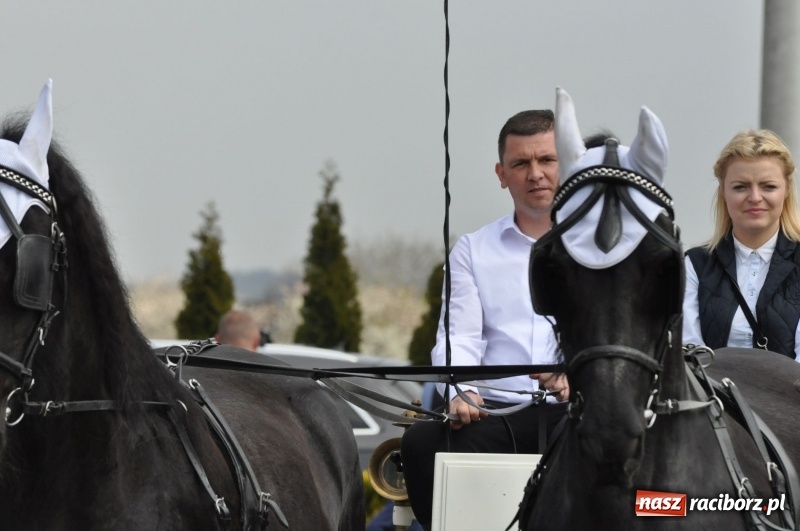 Zdjęcie w galerii na portalu naszraciborz.pl: Procesja konna w Pietrowicach Wielkich z premierem na pokładzie [FOTO i WIDEO] wiadomości z regionu