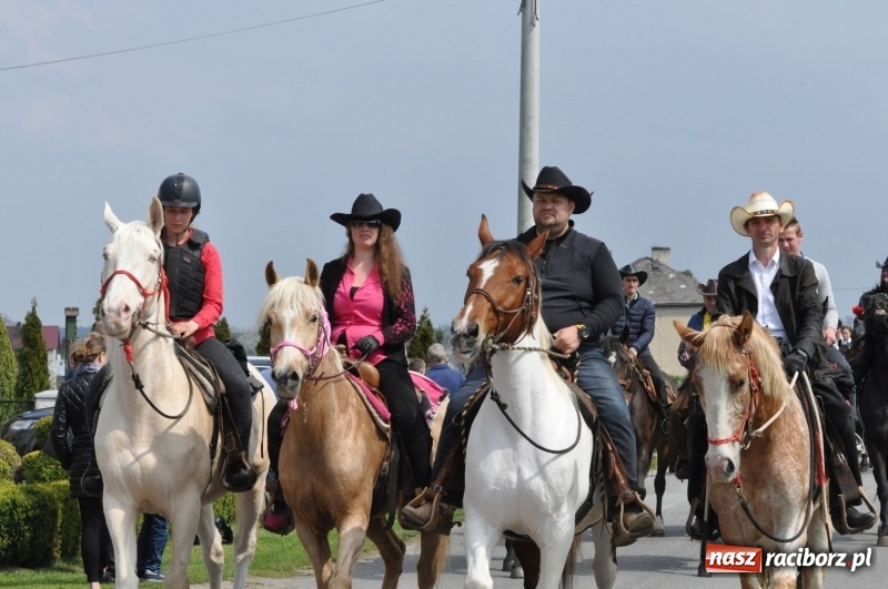 Zdjęcie w galerii na portalu naszraciborz.pl: Procesja konna w Pietrowicach Wielkich z premierem na pokładzie [FOTO i WIDEO] wiadomości z regionu