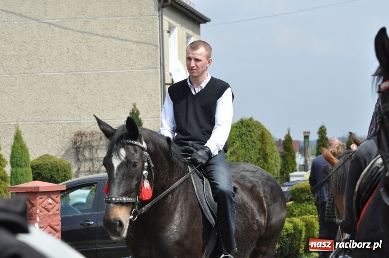 Zdjęcie w galerii na portalu naszraciborz.pl: Procesja konna w Pietrowicach Wielkich z premierem na pokładzie [FOTO i WIDEO] wiadomości z regionu