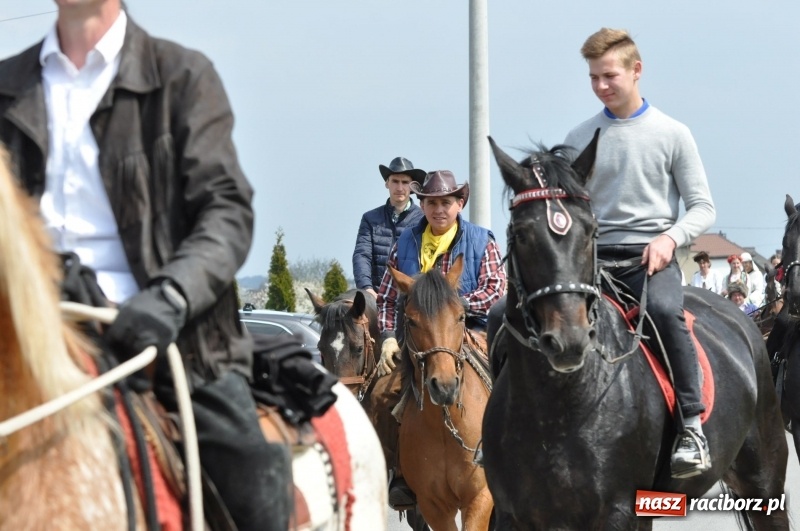 Zdjęcie w galerii na portalu naszraciborz.pl: Procesja konna w Pietrowicach Wielkich z premierem na pokładzie [FOTO i WIDEO] wiadomości z regionu