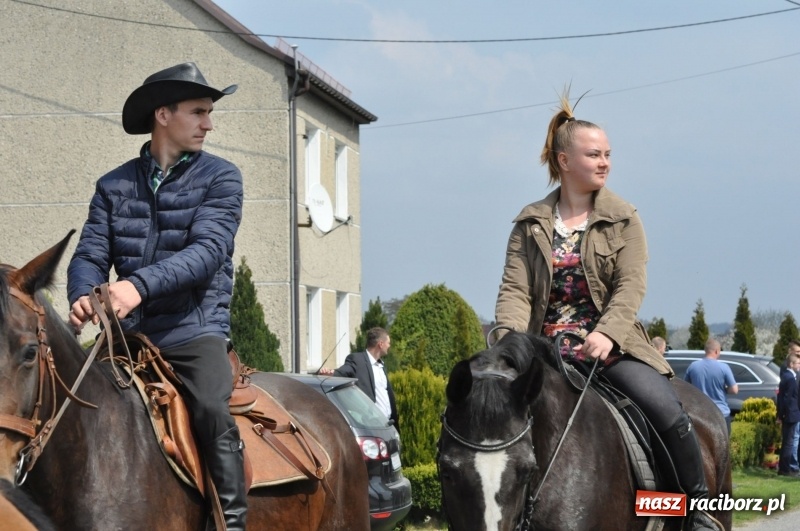Zdjęcie w galerii na portalu naszraciborz.pl: Procesja konna w Pietrowicach Wielkich z premierem na pokładzie [FOTO i WIDEO] wiadomości z regionu