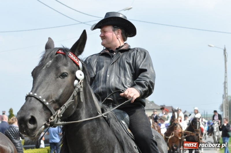Zdjęcie w galerii na portalu naszraciborz.pl: Procesja konna w Pietrowicach Wielkich z premierem na pokładzie [FOTO i WIDEO] wiadomości z regionu