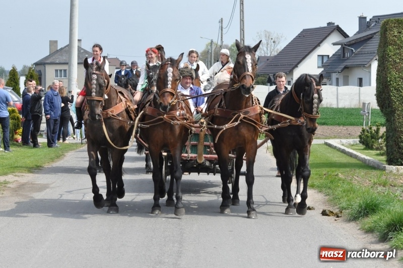 Zdjęcie w galerii na portalu naszraciborz.pl: Procesja konna w Pietrowicach Wielkich z premierem na pokładzie [FOTO i WIDEO] wiadomości z regionu