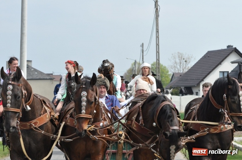 Zdjęcie w galerii na portalu naszraciborz.pl: Procesja konna w Pietrowicach Wielkich z premierem na pokładzie [FOTO i WIDEO] wiadomości z regionu