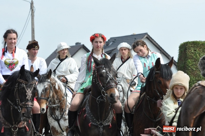 Zdjęcie w galerii na portalu naszraciborz.pl: Procesja konna w Pietrowicach Wielkich z premierem na pokładzie [FOTO i WIDEO] wiadomości z regionu
