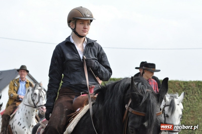 Zdjęcie w galerii na portalu naszraciborz.pl: Procesja konna w Pietrowicach Wielkich z premierem na pokładzie [FOTO i WIDEO] wiadomości z regionu