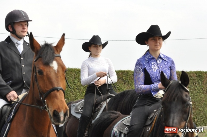 Zdjęcie w galerii na portalu naszraciborz.pl: Procesja konna w Pietrowicach Wielkich z premierem na pokładzie [FOTO i WIDEO] wiadomości z regionu