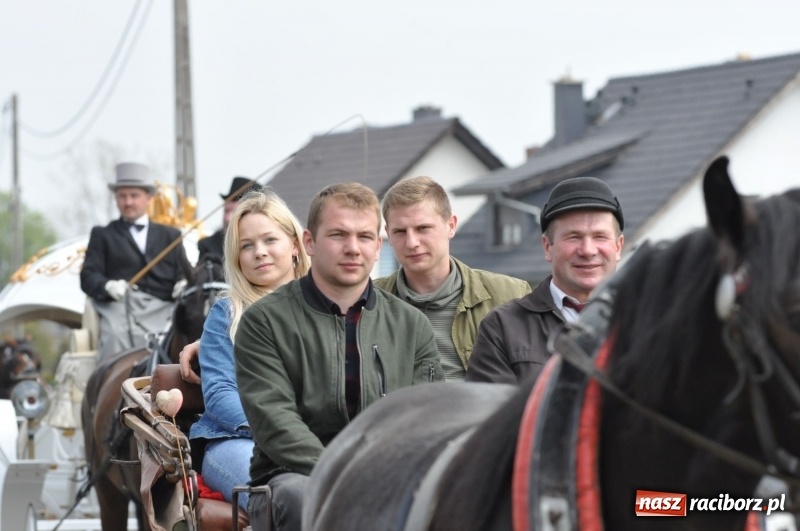 Zdjęcie w galerii na portalu naszraciborz.pl: Procesja konna w Pietrowicach Wielkich z premierem na pokładzie [FOTO i WIDEO] wiadomości z regionu
