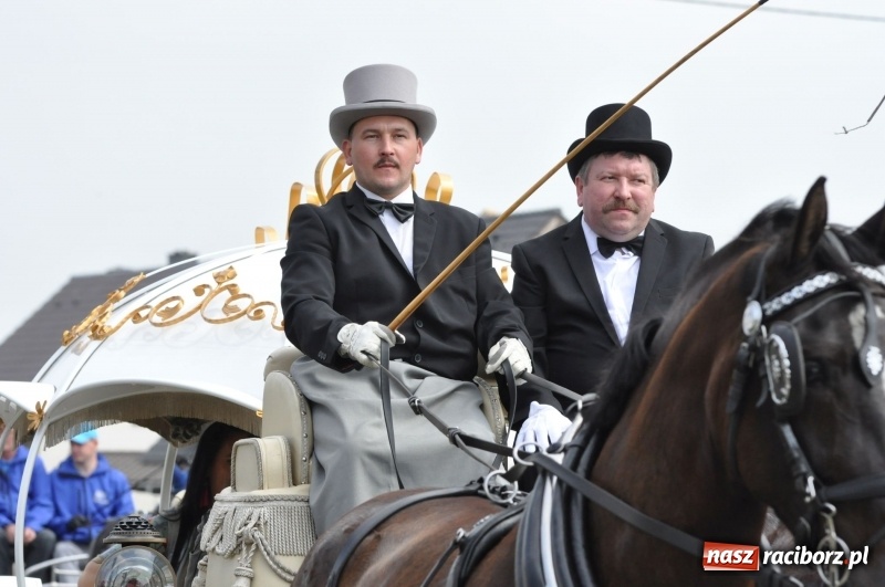Zdjęcie w galerii na portalu naszraciborz.pl: Procesja konna w Pietrowicach Wielkich z premierem na pokładzie [FOTO i WIDEO] wiadomości z regionu