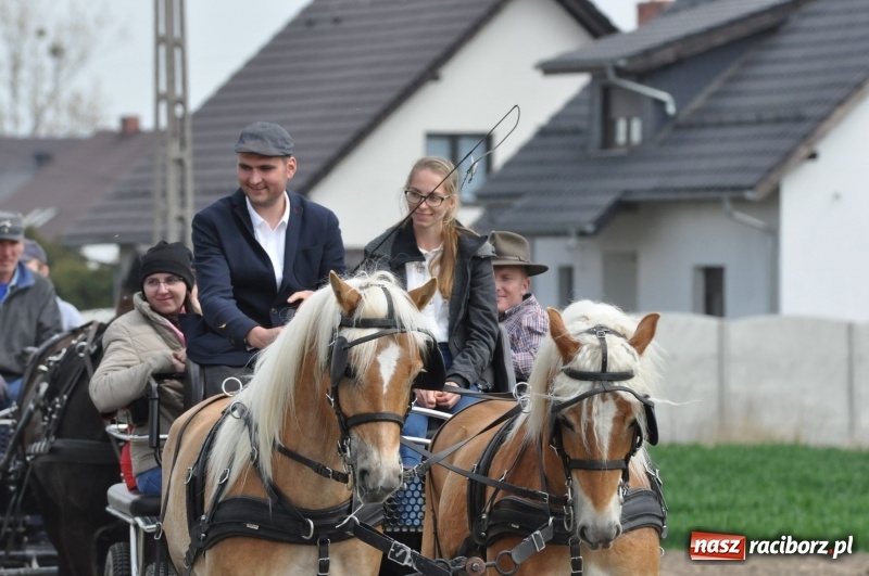 Zdjęcie w galerii na portalu naszraciborz.pl: Procesja konna w Pietrowicach Wielkich z premierem na pokładzie [FOTO i WIDEO] wiadomości z regionu