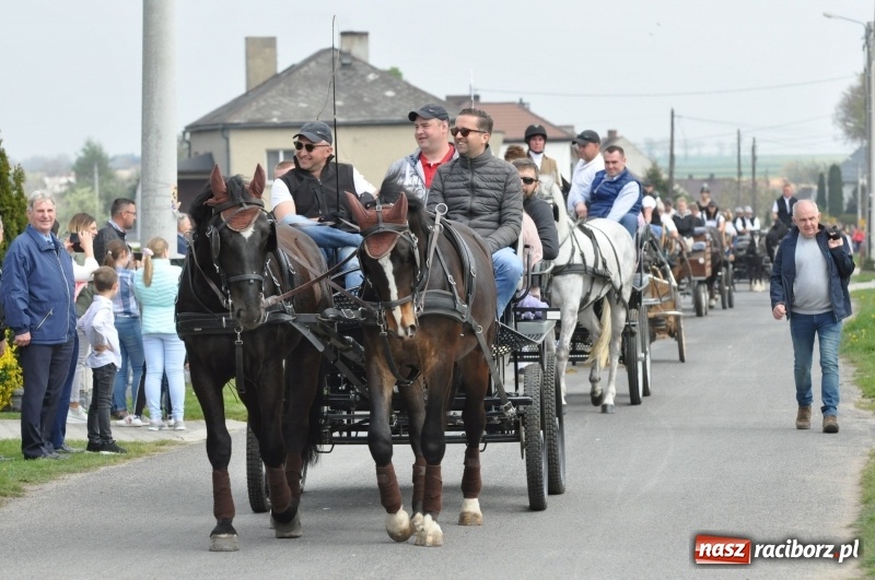 Zdjęcie w galerii na portalu naszraciborz.pl: Procesja konna w Pietrowicach Wielkich z premierem na pokładzie [FOTO i WIDEO] wiadomości z regionu