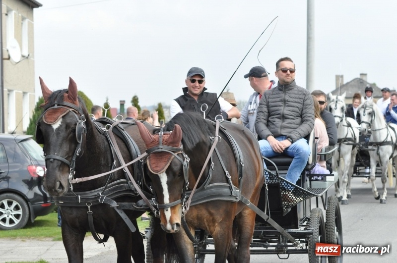 Zdjęcie w galerii na portalu naszraciborz.pl: Procesja konna w Pietrowicach Wielkich z premierem na pokładzie [FOTO i WIDEO] wiadomości z regionu