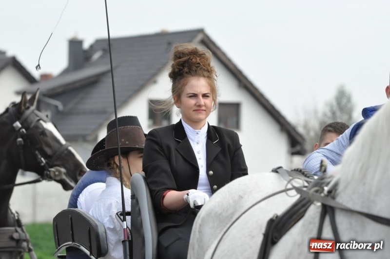 Zdjęcie w galerii na portalu naszraciborz.pl: Procesja konna w Pietrowicach Wielkich z premierem na pokładzie [FOTO i WIDEO] wiadomości z regionu