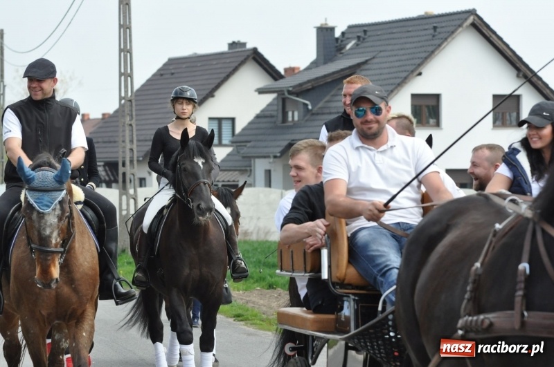 Zdjęcie w galerii na portalu naszraciborz.pl: Procesja konna w Pietrowicach Wielkich z premierem na pokładzie [FOTO i WIDEO] wiadomości z regionu