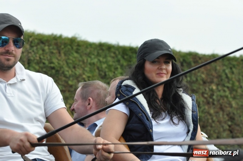 Zdjęcie w galerii na portalu naszraciborz.pl: Procesja konna w Pietrowicach Wielkich z premierem na pokładzie [FOTO i WIDEO] wiadomości z regionu