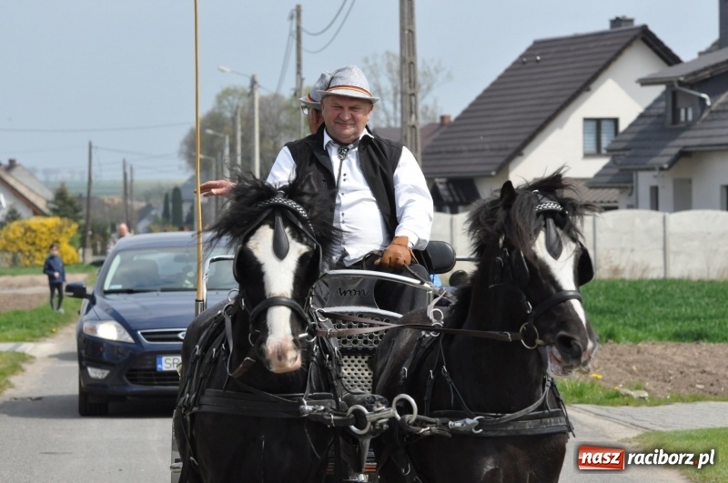 Zdjęcie w galerii na portalu naszraciborz.pl: Procesja konna w Pietrowicach Wielkich z premierem na pokładzie [FOTO i WIDEO] wiadomości z regionu