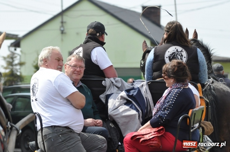 Zdjęcie w galerii na portalu naszraciborz.pl: Procesja konna w Pietrowicach Wielkich z premierem na pokładzie [FOTO i WIDEO] wiadomości z regionu