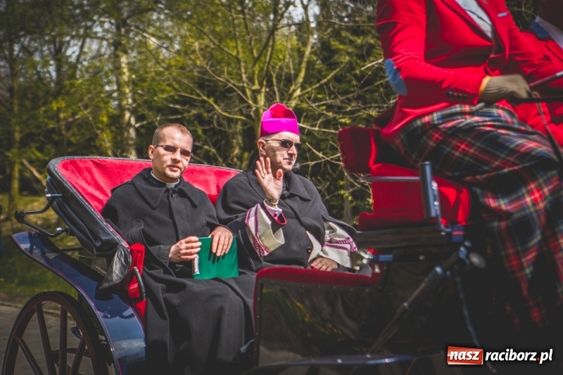 Zdjęcie w galerii na portalu naszraciborz.pl: Procesja konna w Pietrowicach Wielkich z premierem na pokładzie [FOTO i WIDEO] wiadomości z regionu