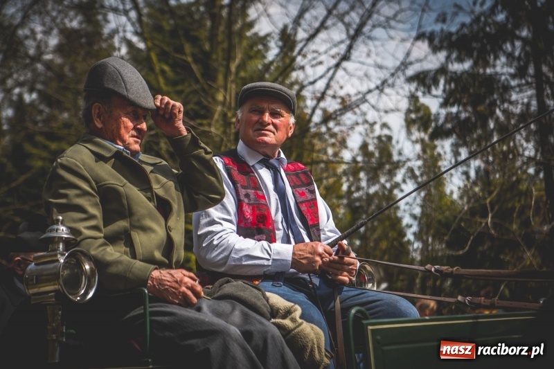 Zdjęcie w galerii na portalu naszraciborz.pl: Procesja konna w Pietrowicach Wielkich z premierem na pokładzie [FOTO i WIDEO] wiadomości z regionu