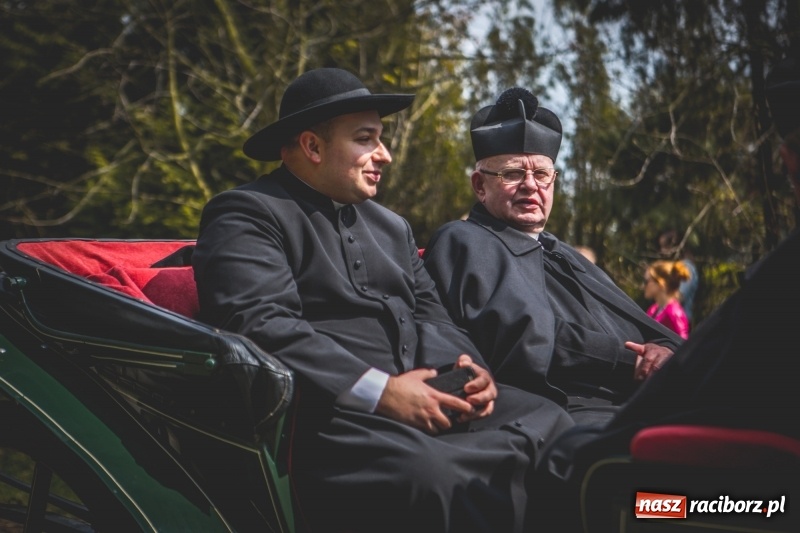 Zdjęcie w galerii na portalu naszraciborz.pl: Procesja konna w Pietrowicach Wielkich z premierem na pokładzie [FOTO i WIDEO] wiadomości z regionu