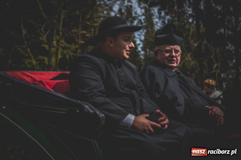 Zdjęcie w galerii na portalu naszraciborz.pl: Procesja konna w Pietrowicach Wielkich z premierem na pokładzie [FOTO i WIDEO] wiadomości z regionu