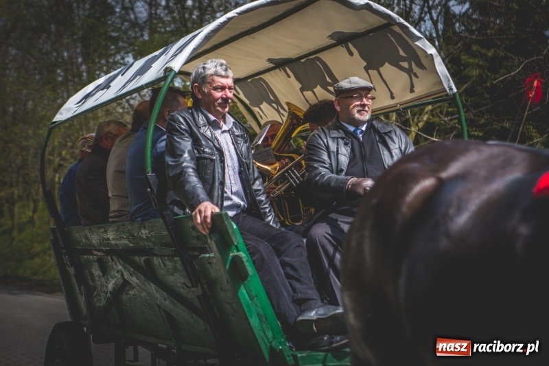Zdjęcie w galerii na portalu naszraciborz.pl: Procesja konna w Pietrowicach Wielkich z premierem na pokładzie [FOTO i WIDEO] wiadomości z regionu