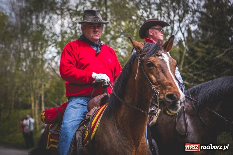 Zdjęcie w galerii na portalu naszraciborz.pl: Procesja konna w Pietrowicach Wielkich z premierem na pokładzie [FOTO i WIDEO] wiadomości z regionu