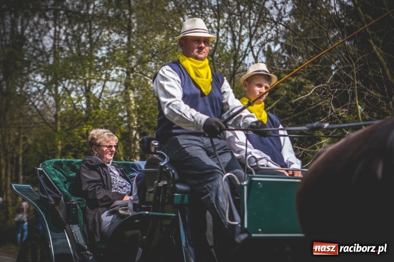 Zdjęcie w galerii na portalu naszraciborz.pl: Procesja konna w Pietrowicach Wielkich z premierem na pokładzie [FOTO i WIDEO] wiadomości z regionu