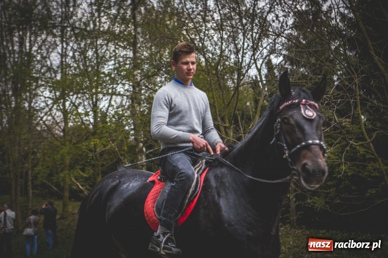 Zdjęcie w galerii na portalu naszraciborz.pl: Procesja konna w Pietrowicach Wielkich z premierem na pokładzie [FOTO i WIDEO] wiadomości z regionu