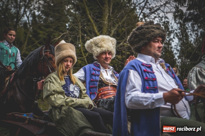 Zdjęcie w galerii na portalu naszraciborz.pl: Procesja konna w Pietrowicach Wielkich z premierem na pokładzie [FOTO i WIDEO] wiadomości z regionu