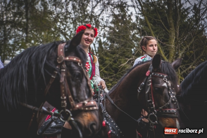 Zdjęcie w galerii na portalu naszraciborz.pl: Procesja konna w Pietrowicach Wielkich z premierem na pokładzie [FOTO i WIDEO] wiadomości z regionu
