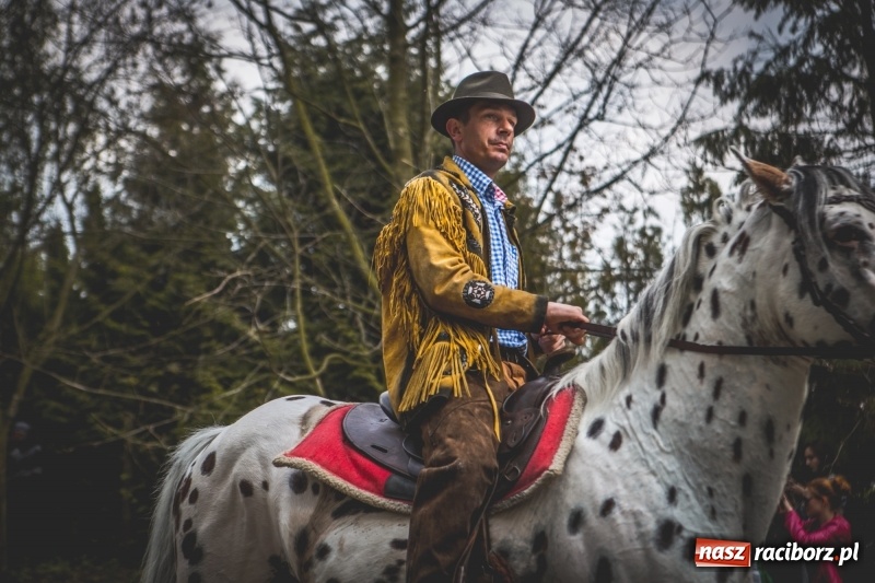 Zdjęcie w galerii na portalu naszraciborz.pl: Procesja konna w Pietrowicach Wielkich z premierem na pokładzie [FOTO i WIDEO] wiadomości z regionu