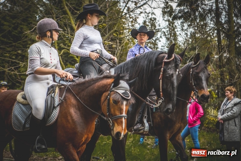 Zdjęcie w galerii na portalu naszraciborz.pl: Procesja konna w Pietrowicach Wielkich z premierem na pokładzie [FOTO i WIDEO] wiadomości z regionu