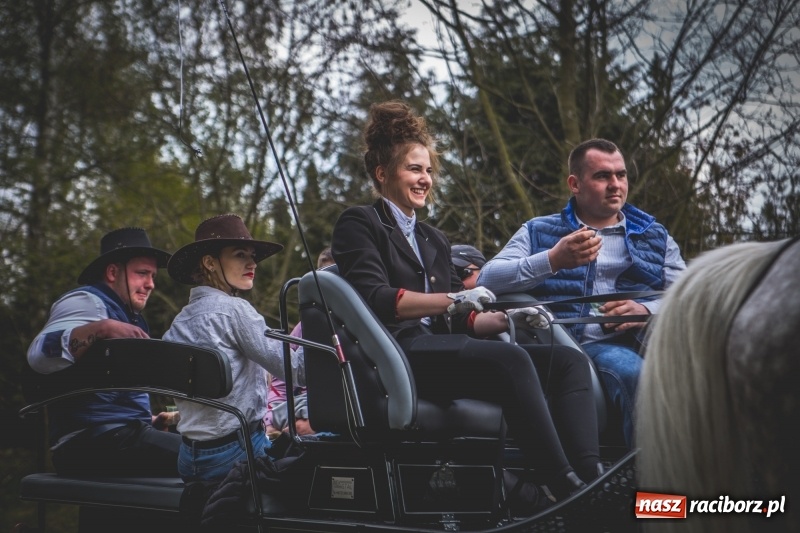 Zdjęcie w galerii na portalu naszraciborz.pl: Procesja konna w Pietrowicach Wielkich z premierem na pokładzie [FOTO i WIDEO] wiadomości z regionu