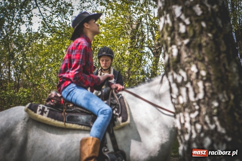 Zdjęcie w galerii na portalu naszraciborz.pl: Procesja konna w Pietrowicach Wielkich z premierem na pokładzie [FOTO i WIDEO] wiadomości z regionu