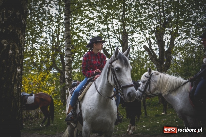 Zdjęcie w galerii na portalu naszraciborz.pl: Procesja konna w Pietrowicach Wielkich z premierem na pokładzie [FOTO i WIDEO] wiadomości z regionu