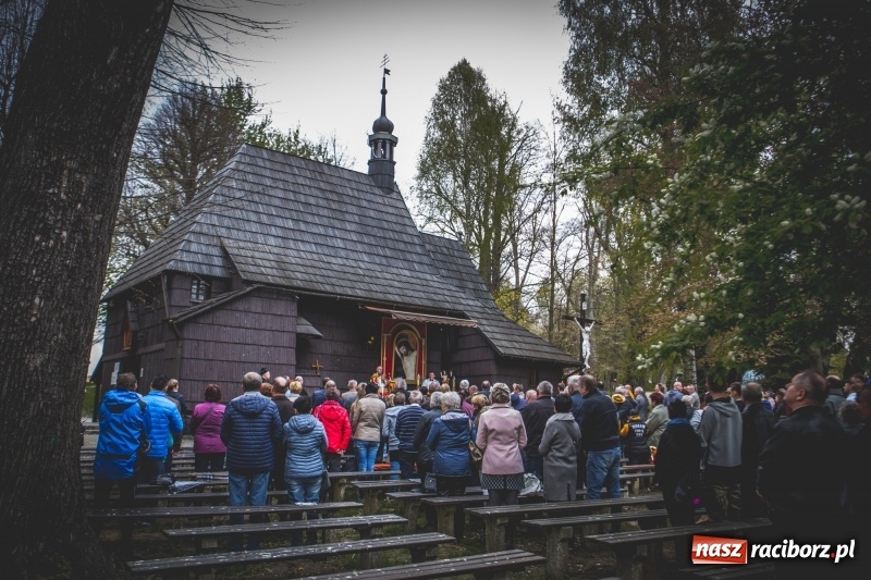 Zdjęcie w galerii na portalu naszraciborz.pl: Procesja konna w Pietrowicach Wielkich z premierem na pokładzie [FOTO i WIDEO] wiadomości z regionu