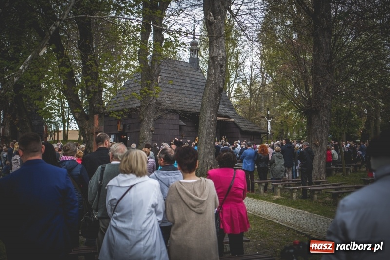 Zdjęcie w galerii na portalu naszraciborz.pl: Procesja konna w Pietrowicach Wielkich z premierem na pokładzie [FOTO i WIDEO] wiadomości z regionu