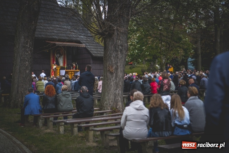 Zdjęcie w galerii na portalu naszraciborz.pl: Procesja konna w Pietrowicach Wielkich z premierem na pokładzie [FOTO i WIDEO] wiadomości z regionu