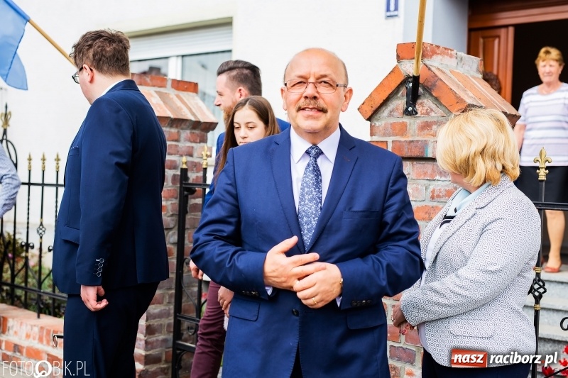 Zdjęcie w galerii na portalu naszraciborz.pl: Procesja w Sudole. Groźny upadek na początek wyścigów [FOTO] wiadomości z regionu