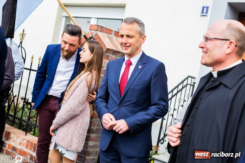 Zdjęcie w galerii na portalu naszraciborz.pl: Procesja w Sudole. Groźny upadek na początek wyścigów [FOTO] wiadomości z regionu